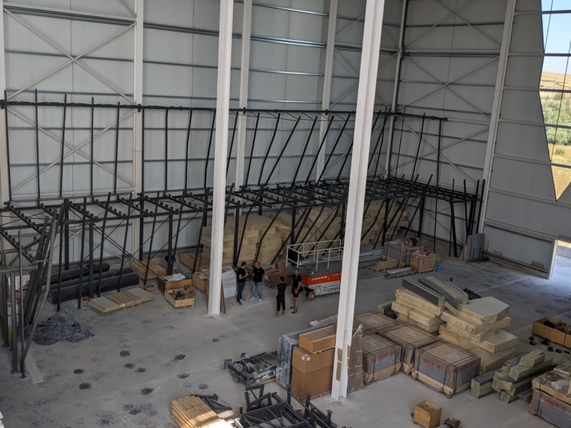 西班牙布尔戈斯 Campo Base 的 Walltopia 攀岩墙 - 抱石夹层