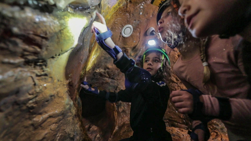 walltopia caves at trampo world