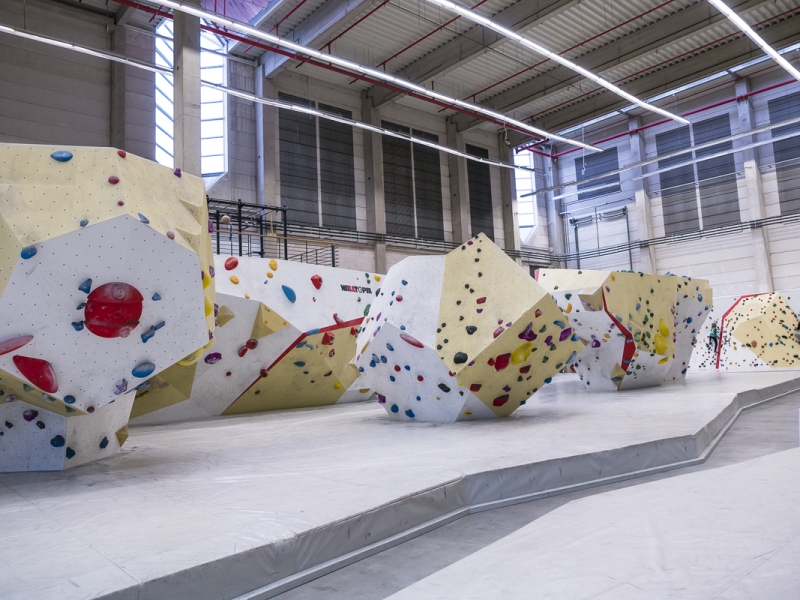 Vinyl covered boulder mats in T2 Kletterhalle, Germany