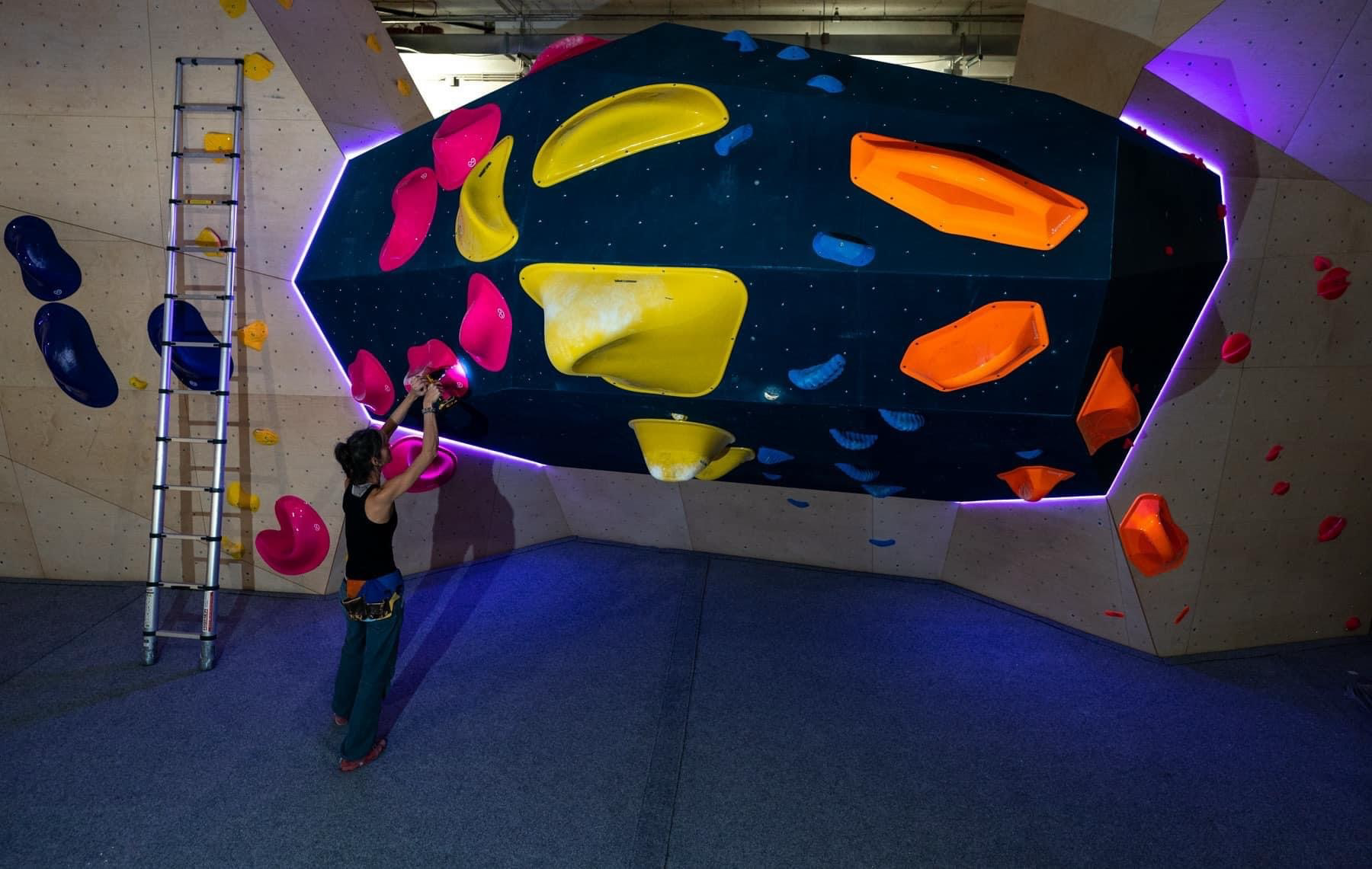 Walltopia boulder climbing walls in Gravity boulder Budapest, Hungary featuring natural wood panels, LED stripes and Walltopia thermoplastic volumes