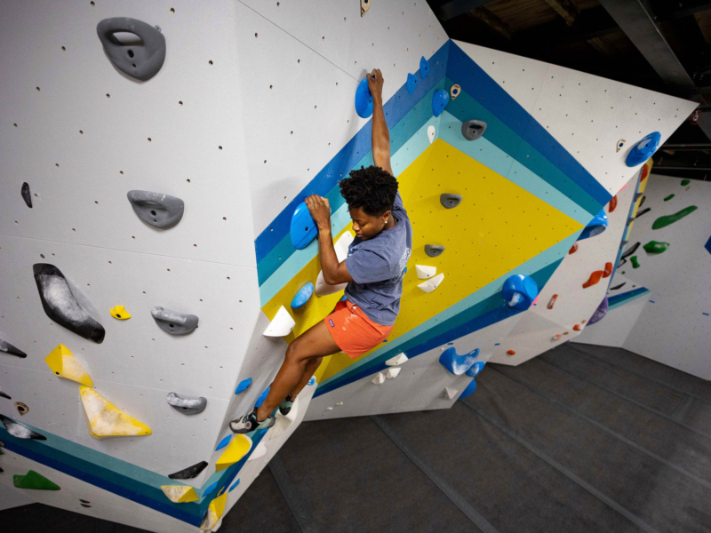 美国加州伯克利 Touchstone Climbing 旗下 The Oaks 的 Walltopia 抱石墙