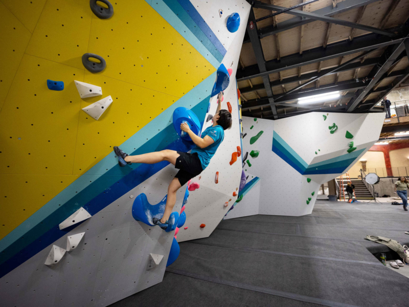 美国加州伯克利 Touchstone Climbing 旗下 The Oaks 的 Walltopia 抱石墙