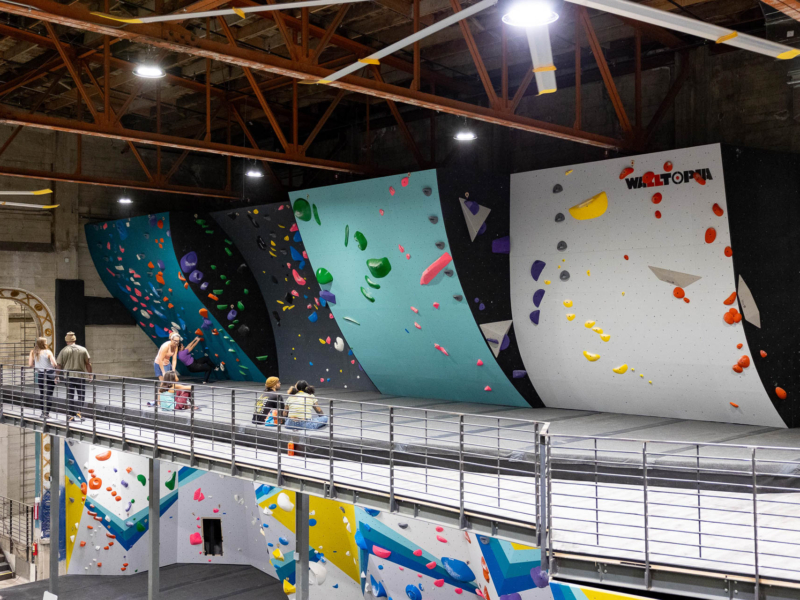 美国加州伯克利 Touchstone Climbing 旗下 The Oaks 的 Walltopia 抱石墙