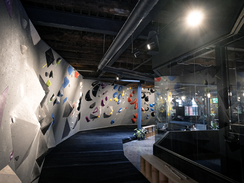 加拿大蒙特利尔 Bloc Shop Mile Ex 的 Walltopia 抱石墙