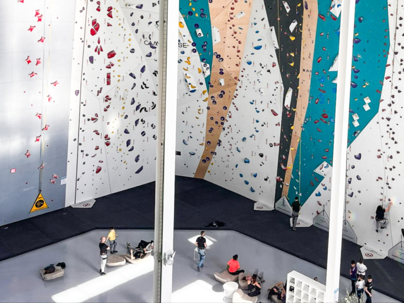 Rope climbing Mats - carpet-bonded configuration in Campo Base Burgos, Spain