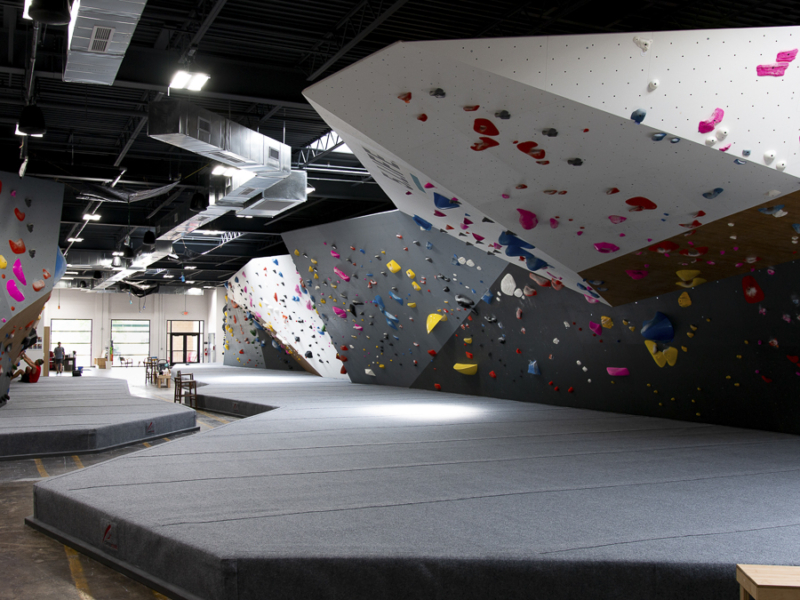 Bloc Garten boulder climbing gym by 5.life group in Columbus, OH, USA. Climbing walls by Walltopia, boulder mats by Climbmat Flooring