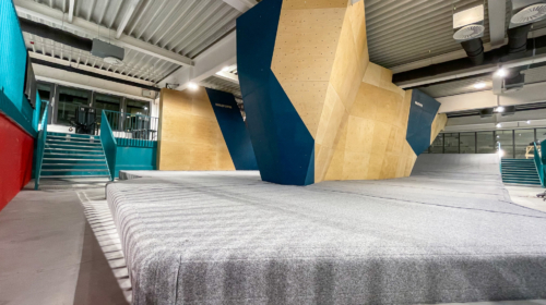 Gravity Boulder – Pool
