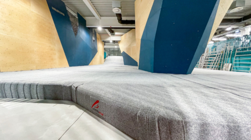Gravity Boulder – Pool